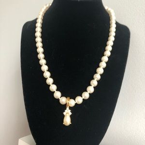 Gorgeous pearl necklace